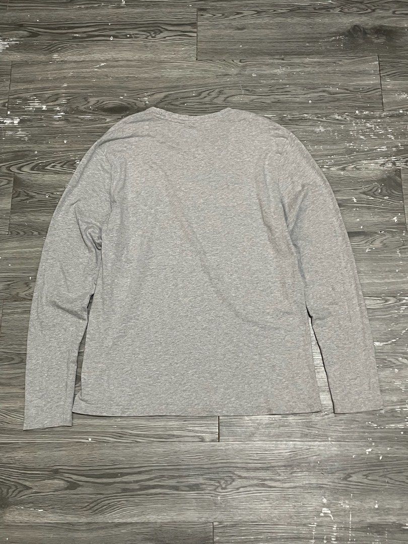 Gymshark Crest Long Sleeve Light Grey (Category: Activewear) located in Manila. Submitted by _upstylethriftandcraft (Listing ID 1462469941, Image 3). Description: Gymshark Crest Long Sleeve Light Grey Size medium on tag Width - 21" Length - 28" No issue Excellent condition.