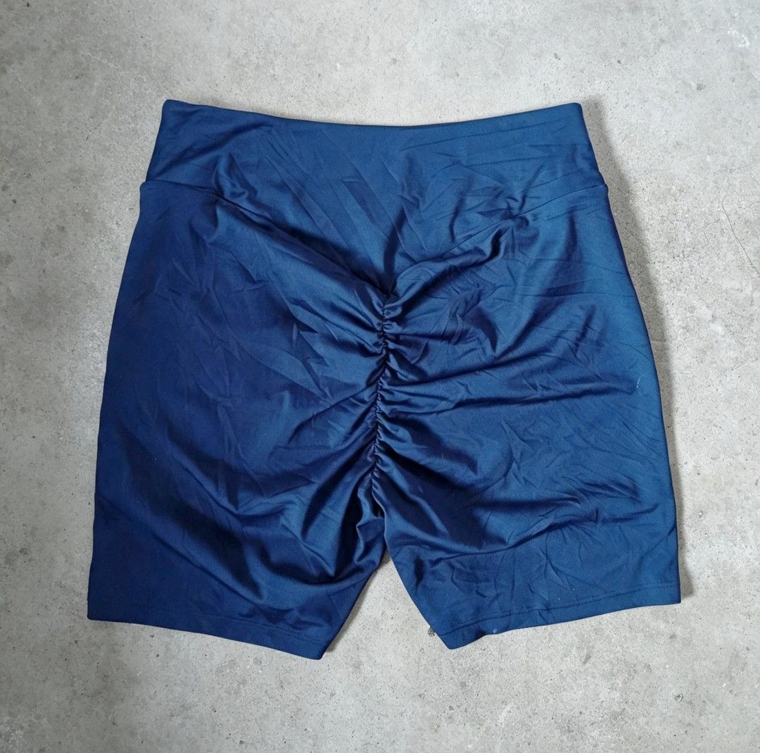 Gymshark Power Original Tight Shorts (Category: Activewear) located in Bacolod City. Submitted by finders.drip6100 (Listing ID 1462498252, Image 2). Description: 📍Gym shark power original tight shorts Size XXL on tag W 30-36 L 17 LO 10 Asnew 350 📩.