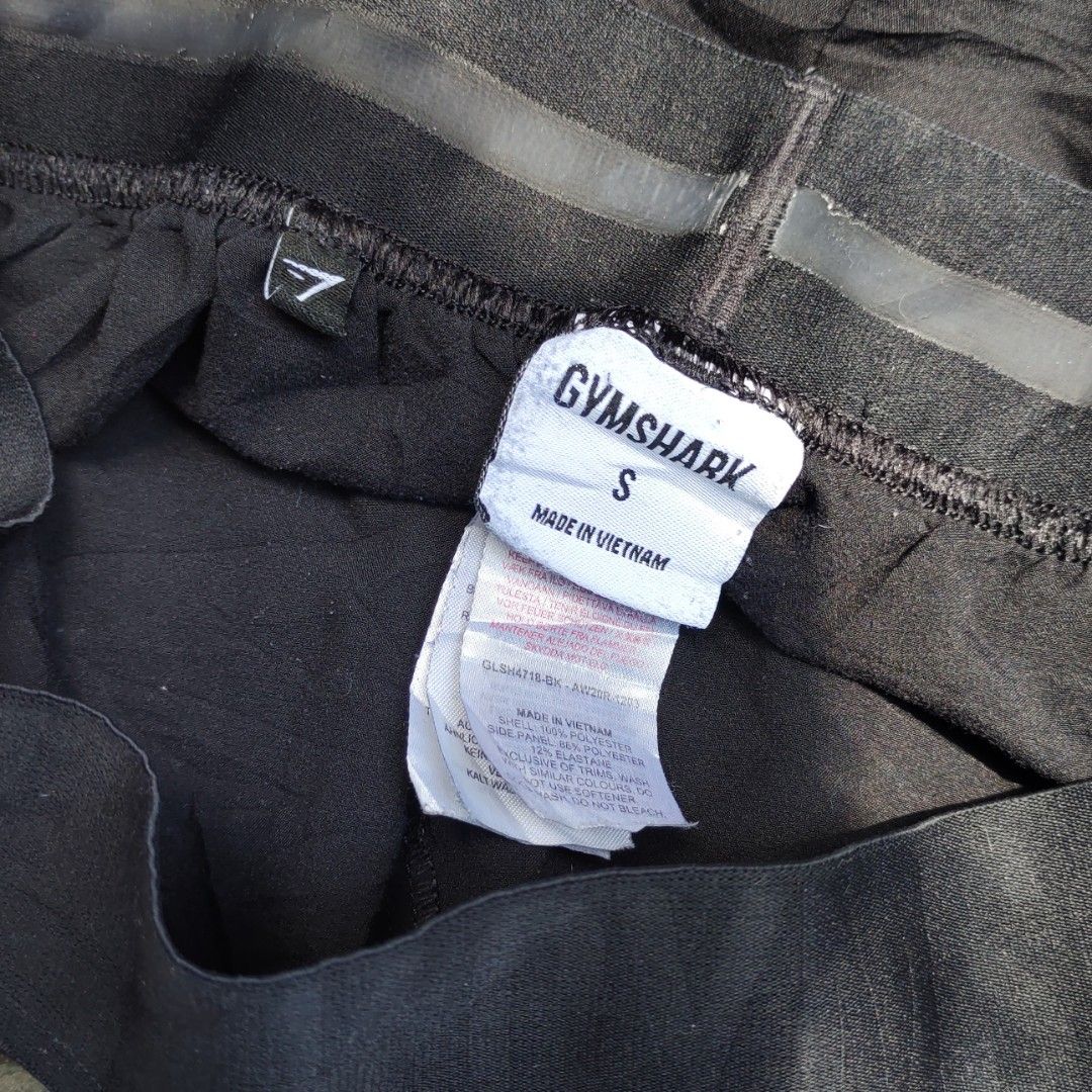 GymShark Training Loose Fit Shorts (Category: Shorts) located in Manila. Submitted by cyprus.thrift (Listing ID 1462540806, Image 3). Description: GymShark Shorts good condition need wash +sf dimes: waist 28 length 13 hem 12.5 rise 10.5 issue: loose stitch but already repaired.