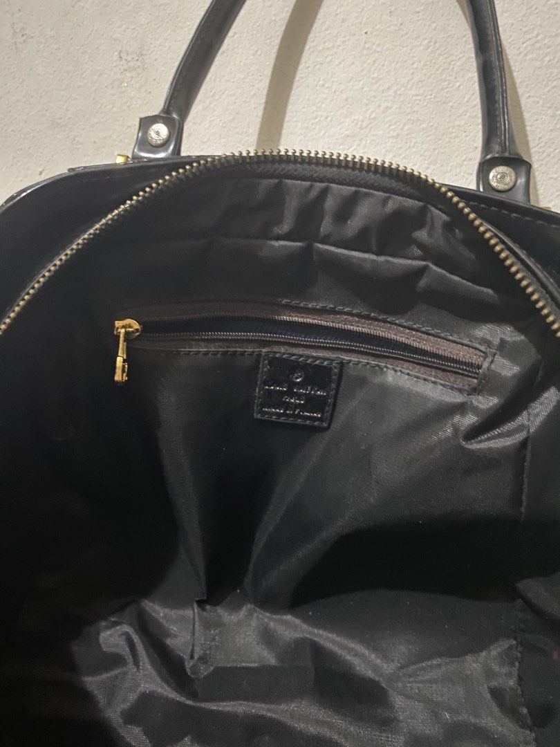 Handbag (Category: Shoulder Bags) located in Manila. Submitted by gelaimarieh (Listing ID 1462445334, Image 3). Description: .