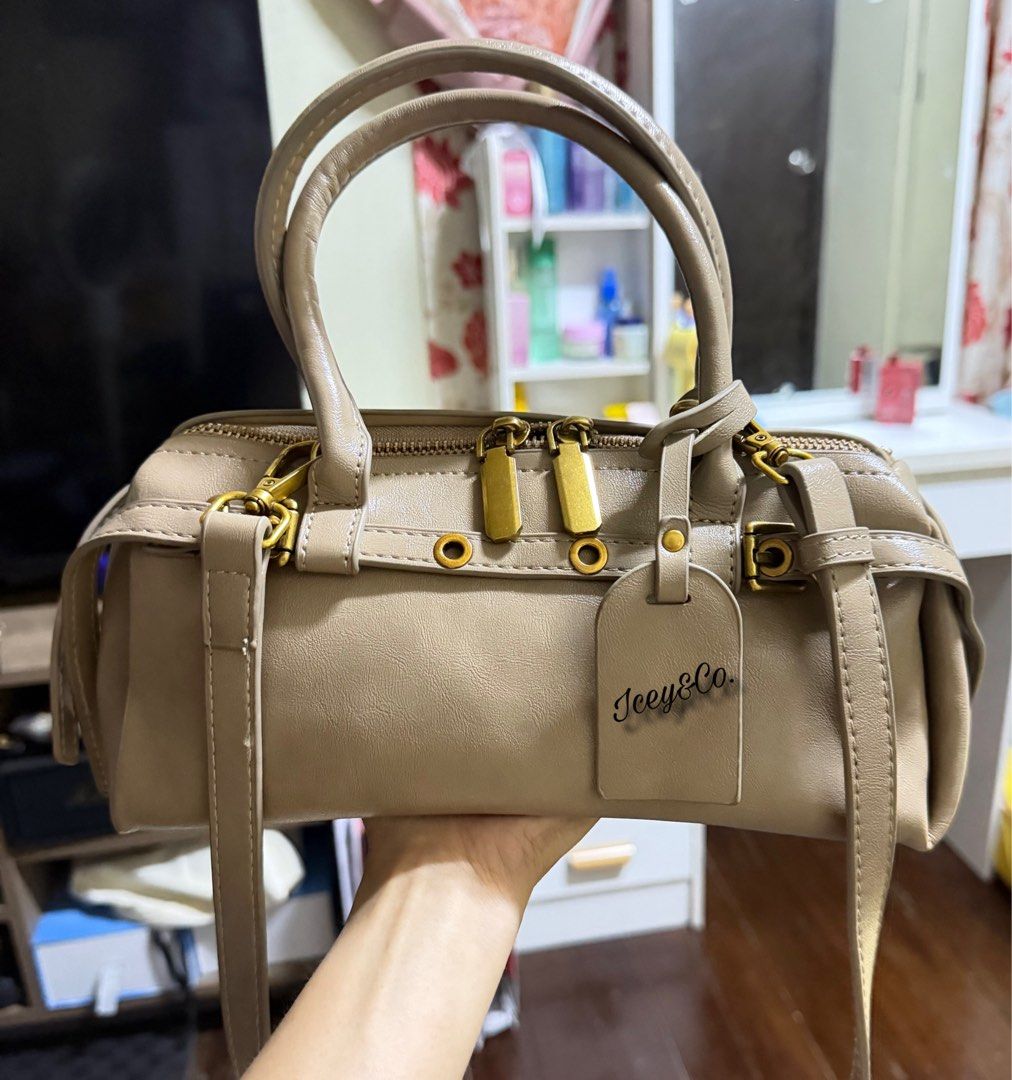 Handbag sling bag (Category: Cross-body Bags) located in Manila. Submitted by iceyness1984 (Listing ID 1462540127, Image 3). Description: ✨ Handbag Sling Bag — ₱699 only! 👜💖 Stylish, versatile, and perfect for your everyday OOTD! 😍 📩 DM to order! #wherestylemeetsyourconfidence #iceyandco #Playboybag #baglover #BagDeals #smallbusinessph.