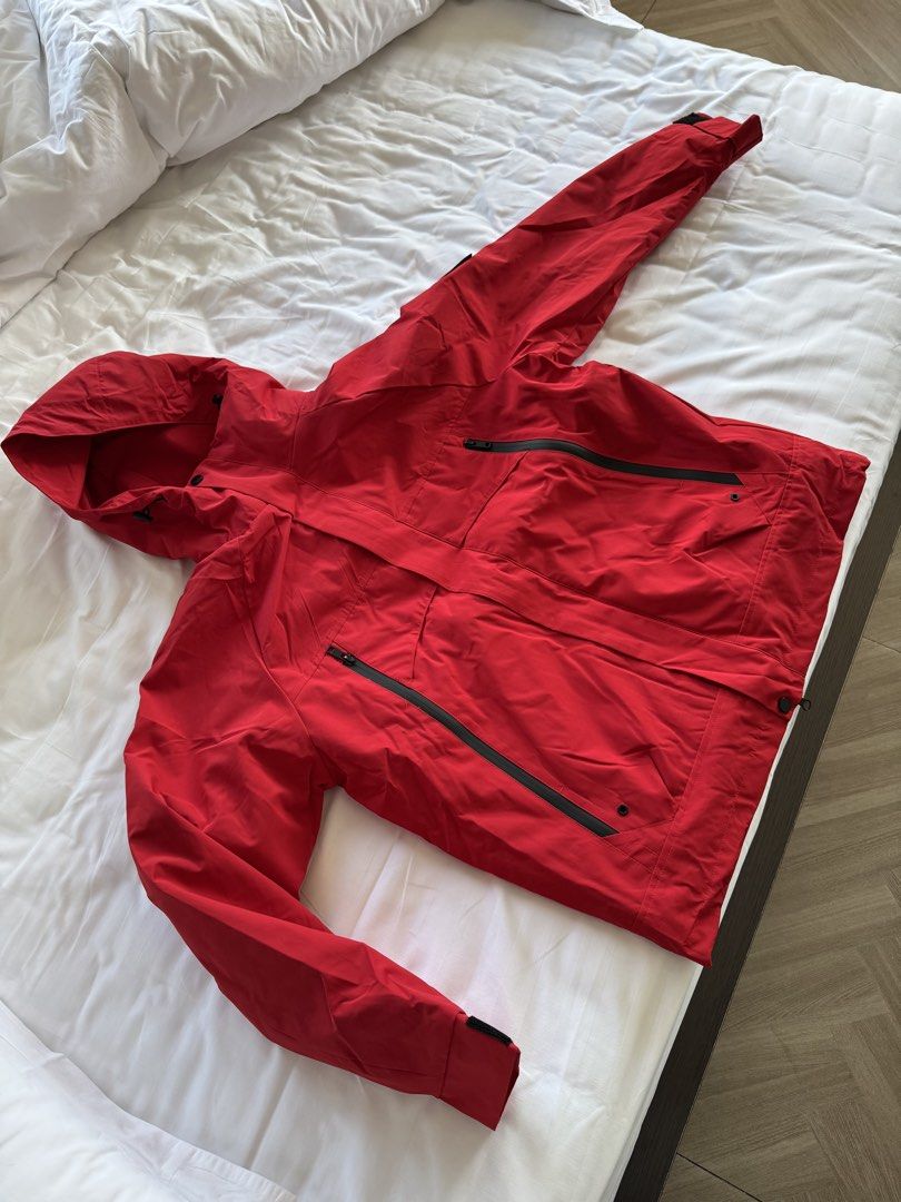 Hard shell jacket (Category: Coats, Jackets and Outerwear) located in Singapore. Submitted by j1along (Listing ID 1462676835, Image 1). Description: Sleeve 84cm. Brand new..