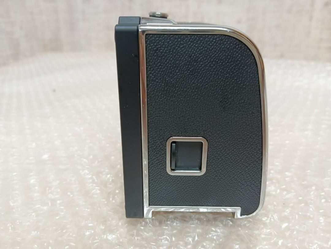 Hasselblad CFV 50C Digital Back / Camera Accessory / Medium Format Camera / Junk / Hasselblad (Category: Cameras) located in Caloocan City. Submitted by letao_shopping_ph (Listing ID 1462504922, Image 3). Description: ◆ Item Details ・ HASSELBLAD CFV 50C ◆ Cosmetic Condition ・ Shows signs of scratches and dirt. ◆ Operational Check ・ No method available to verify operation. ◆ Other ・ No checks other than those mentioned above have been performed. ◆