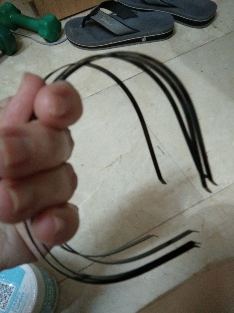 Headband set of 4 (Category: Hair Accessories) located in Quezon City. Submitted by eidorableshop (Listing ID 1462448602, Image 2). Description: - Thin and sleek black hair clips - Metal-like appearance - Ideal for everyday styling or special events - Get yours now!.