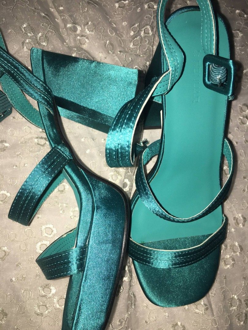 Velvet Sandals Wedge Heels Chunk Platform (Category: Sandals) located in Quezon City. Submitted by lizzyslittleletgos (Listing ID 1462615903, Image 1). Description: ☆ renuar | 37 size ☆ brand new (only tried once for sizing) ☆ color teal ☆ no issues ☆ accepts offers if sure to buy.