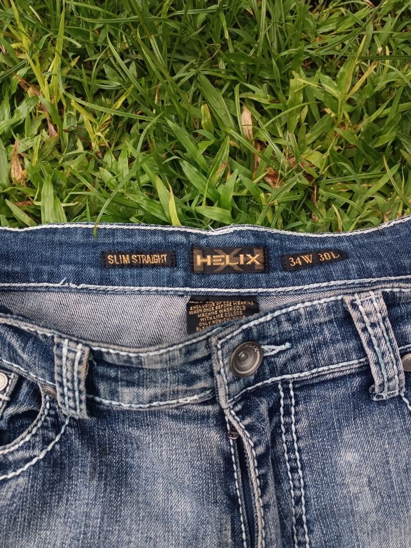 Helix Slim Straight (Category: Jeans) located in Manila. Submitted by gianmarcot58373 (Listing ID 1462547591, Image 3). Description: Helix waist- 34 length -42 leg opening- 8 .