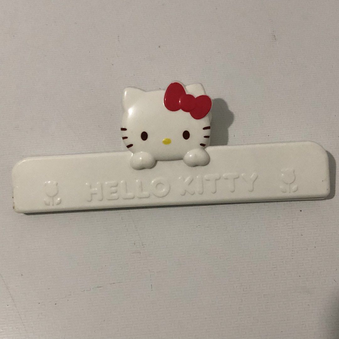hello kitty magnet clip (Category: Character Goods) located in Cavite. Submitted by monchiki (Listing ID 1462576786, Image 1). Description: .