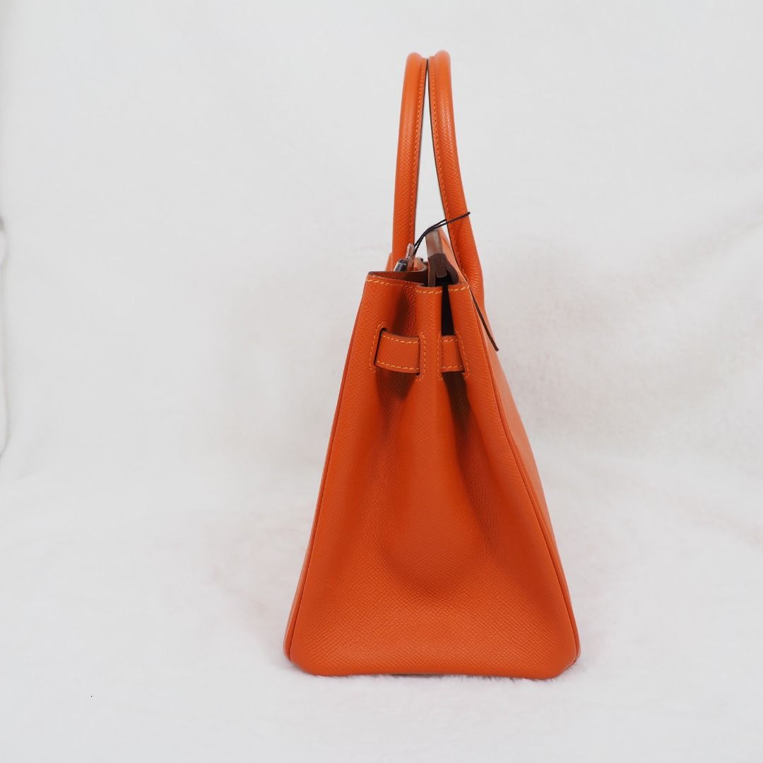 HERMES Birkin 30 orange （分類：手袋及銀包）位於 Hong Kong。 由 aqualuxury 提交（商品編號 1462552088，圖片 3）。簡介： HERMES Mini Constance 黑色玫瑰金扣 Epsom ✔️ Rank A ✔️ keylock, dustbag ✔️ 口 B Stamp ✔️ L 30cm x W 16cm x H 21.5cm (人手測量誤差1cm) 💰 HK83800 *貨品顏色以實物為準 **本店貨品均為二手名牌商品，除圖片中顯示及描述中明確列出之配件外，其他未列明之原裝配件（如肩帶、塵袋、盒）均不包含在內。貨品售出後不設退換，選購前請務必仔細查看圖片及描述。如有任何疑問，歡迎隨時向我們查詢，感謝您的理解與支持！ —————————————————————— 本店所有貨品絕對正貨💯 🔺 支援付款方法: FPS/PAYME/Alipay/Visa/master/AE 🔴 設尖沙咀實體門市 🏢 持商業登記牌照➕ 