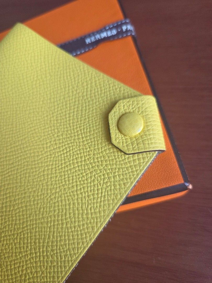 Hermes Tarmac Passport Holder (Category: Wallets & Card holders) located in Quezon City. Submitted by shop.mar.go (Listing ID 1462446338, Image 3). Description: hermes tarmac passport holder comes with box stamp Y has minor scuff in the snap button pls check 3rd photo.