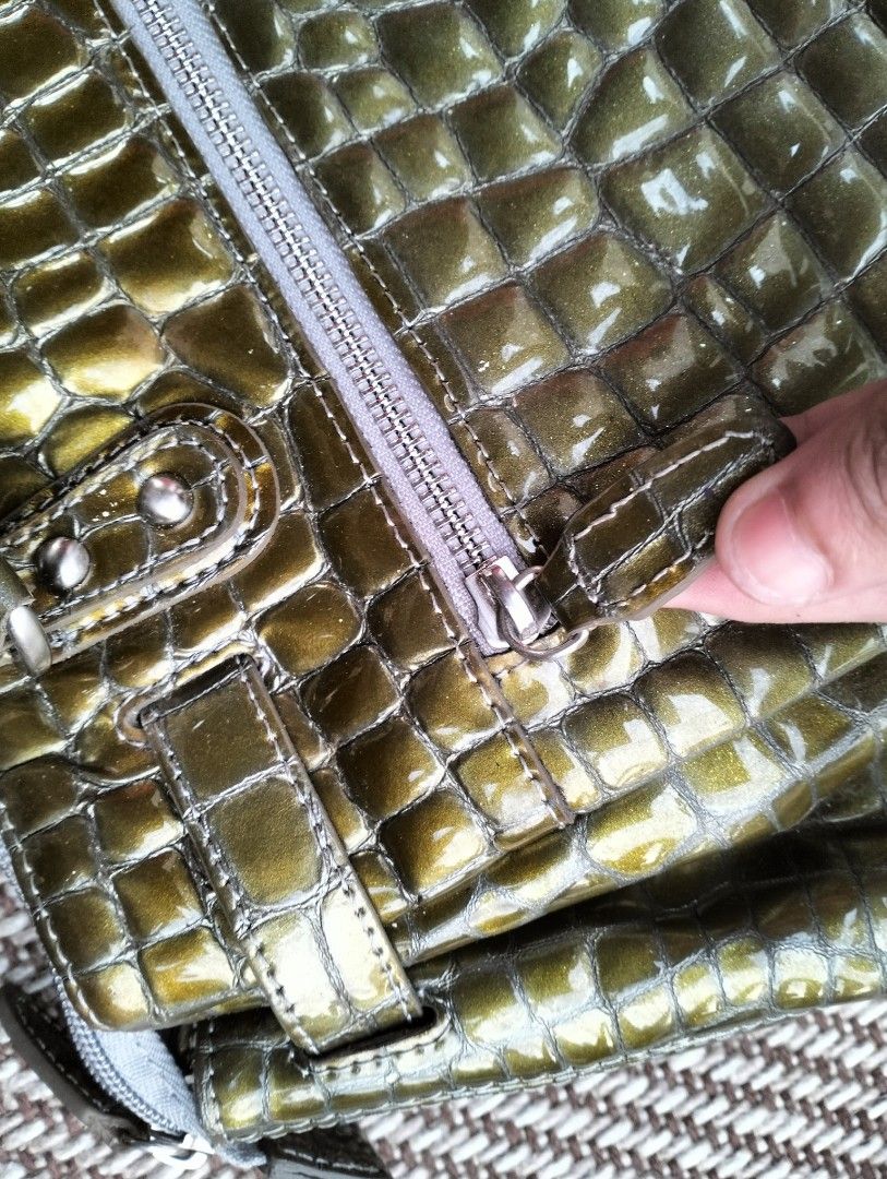 HERMES VIBES SHOULDER BAG (Category: Luxury Bags & Wallets) located in Manila. Submitted by aize2thrft (Listing ID 1462490566, Image 3). Description: HERMES VIBES NOT TOTALLY (HERMES) LIKE NEW MINIMAL ISSUE ONLY.