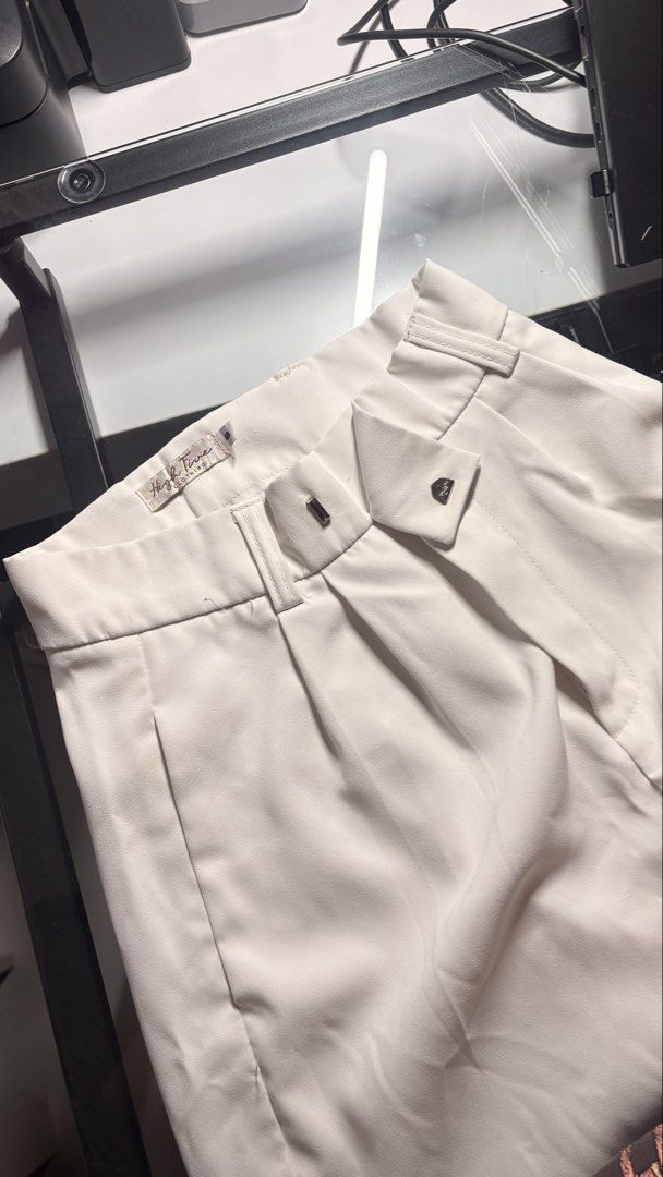 Highwaist Trouser (Category: Other Bottoms) located in Manila. Submitted by declutterbymiks (Listing ID 1462651304, Image 2). Description: High waist trouser Size : 24-25 inch ( waist ) Color : white Condition : Good as new .