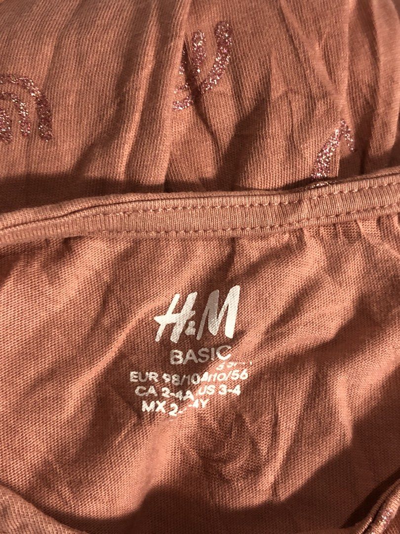 H&M Basic Kids Cotton Dress 2-3 Years Old (Category: Babies & Kids Fashion) located in Montevista. Submitted by rdthriftshub (Listing ID 1462666197, Image 2). Description: - Brand: H&M - Color: Salmon pink with subtle textured pattern - Style: Flutter sleeves, gathered waist - Material: Basic cotton - Size: Fits 2-3 year old - Occasion: Everyday wear or special occasions - Condition: Great for your little one.