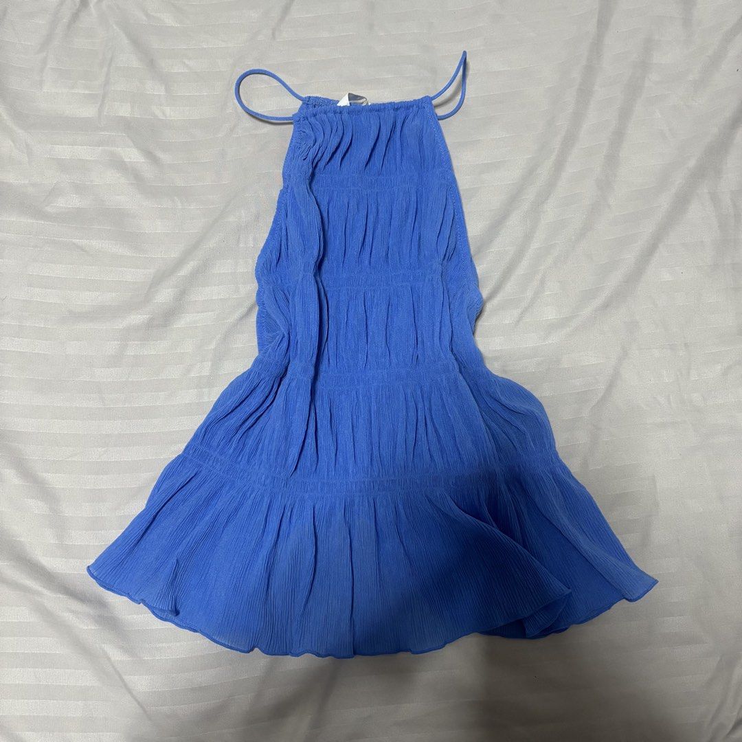 H&M blue top (Category: Sleeveless) located in Cebu City. Submitted by jjanix (Listing ID 1440288756, Image 1). Description: .
