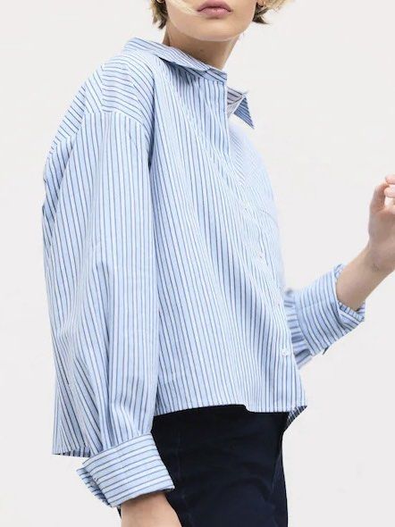 H&M Cropped Stripes Long Sleeves (Category: Longsleeves) located in Manila. Submitted by chreestn (Listing ID 1462611654, Image 3). Description: - Blue & White Stripes - Size: XS - Cropped - Brand: H&M.