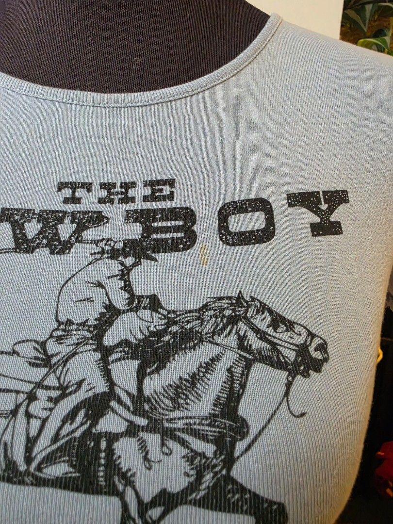 H&M Divided Light Blue Graphic Crop Top xs to small (Category: Others Tops) located in Paranaque City. Submitted by franinnashop (Listing ID 1462511708, Image 3). Description: - Light blue graphic crop top from H&M Divided - Features a 'Come On Cowboy Ranch' graphic with a cowboy on a horse - Raw hem detail for a trendy look - Ideal for casual wear and everyday style declutter xs to small with minimal stain paranaque city.