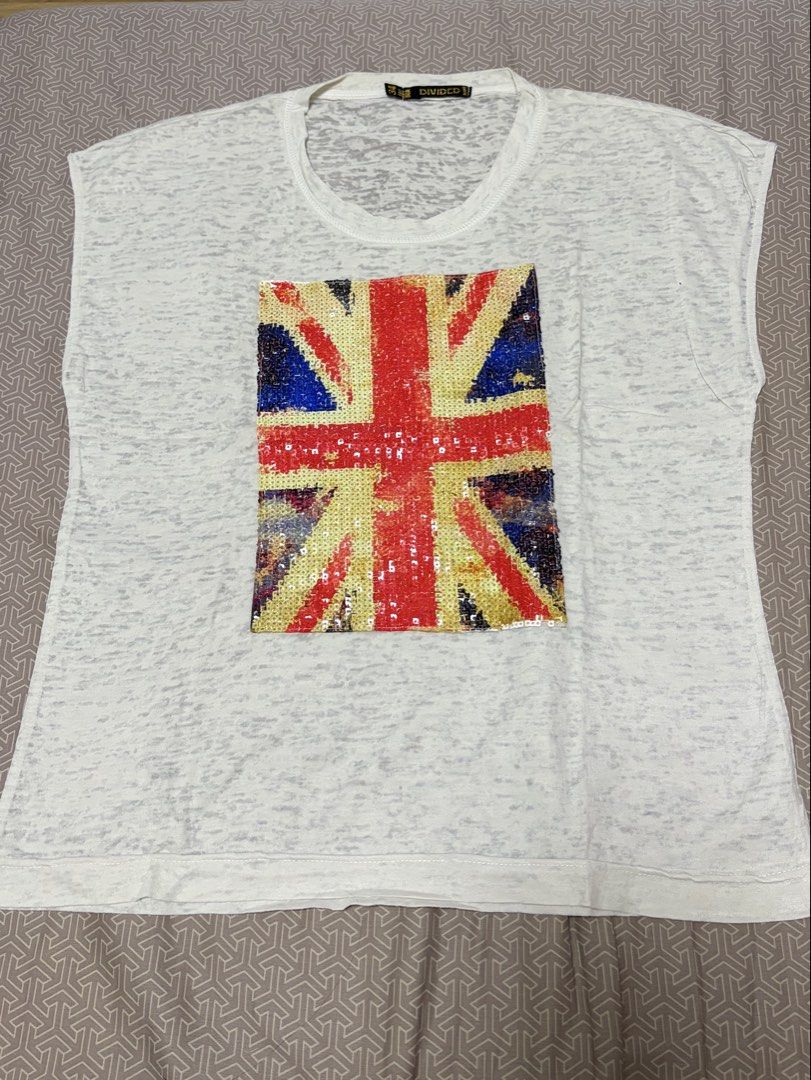 H&M Divided White T-shirt with Sequin Front (Category: Shirts) located in Manila. Submitted by shopmeph (Listing ID 1462648891, Image 1). Description: - White t-shirt from Divided H&M - Features a sequin design on the front - Sleeveless style - Fabric is slightly sheer - Ideal for casual wear or as a statement piece.