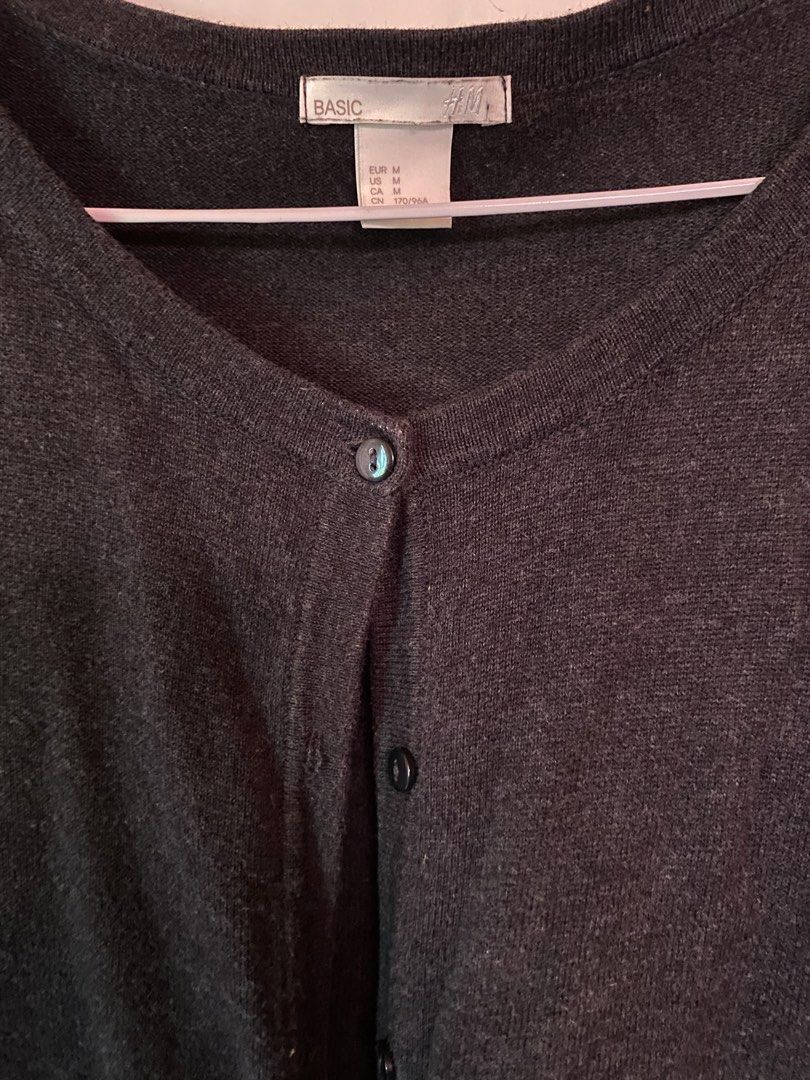 H&M Basic Fine-knitted cardigan (M) (Category: Longsleeves) located in Tuguegarao City. Submitted by ggclo5et (Listing ID 1462515326, Image 2). Description: Dark gray knitted cardigan Can fit XS-M With minimal lints.