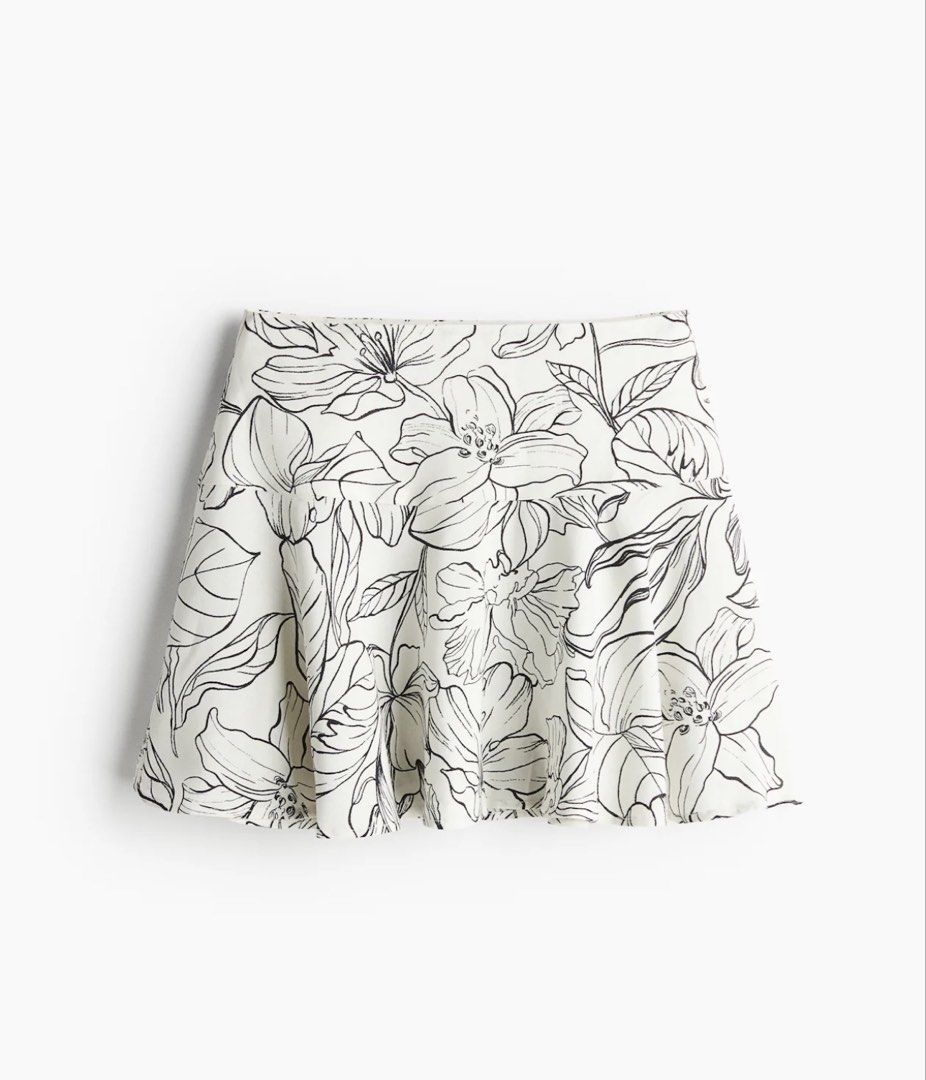 H&M Floral Flared Mini Skirt (Category: Skirts) located in Cainta. Submitted by nicnicbg (Listing ID 1462509429, Image 3). Description: .