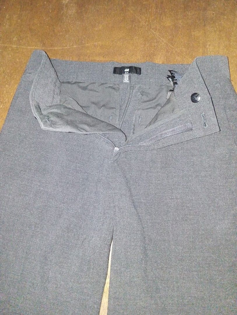 H&M Grey Trousers Pants (Category: Trousers) located in Manila. Submitted by a_cristian12 (Listing ID 1462540136, Image 3). Description: Selling my H&M Trousers Pants H&M Grey Trousers I still have the receipt Size 28 - Slim Stretch For height reference I'm 5'6 Used once only, No issues or any flaws RFS: I need size 29.