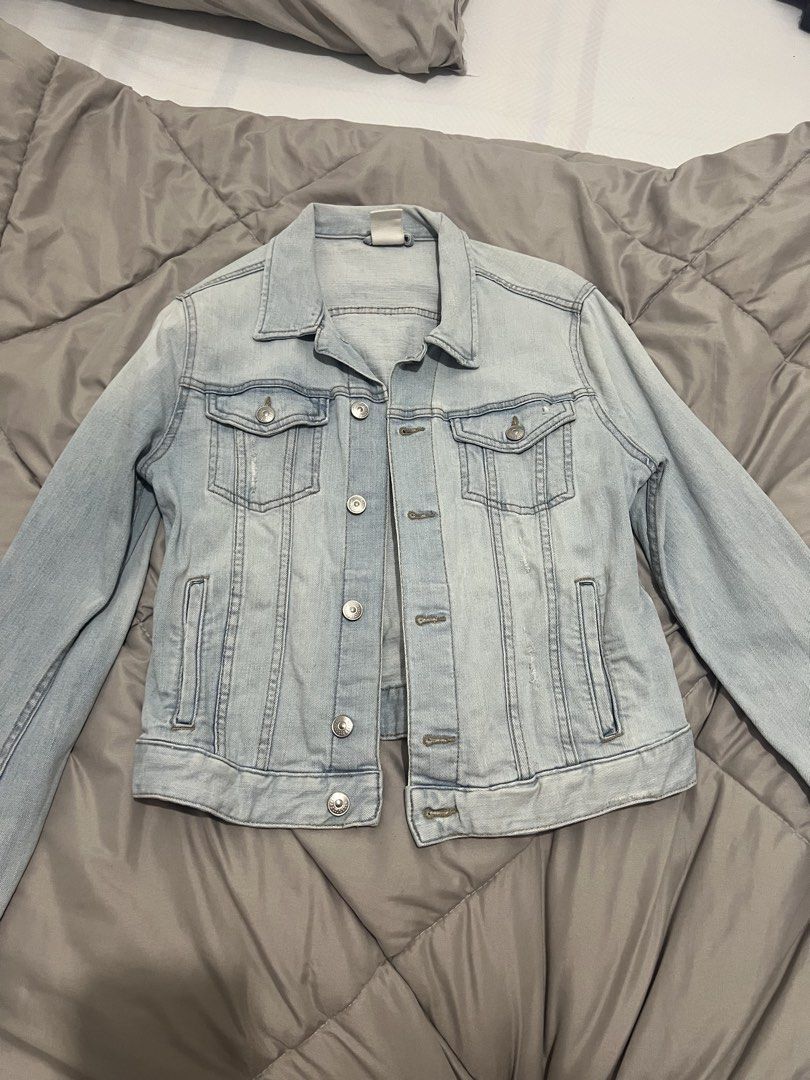 H&M Light Wash Denim Jacket (Category: Coats, Jackets and Outerwear) located in Carmona. Submitted by mystyleph (Listing ID 1462564048, Image 2). Description: - H&M light wash denim jacket - Classic trucker style - Button closure - Chest pockets - Features distressed details - Ideal for layering - Versatile for any outfit.