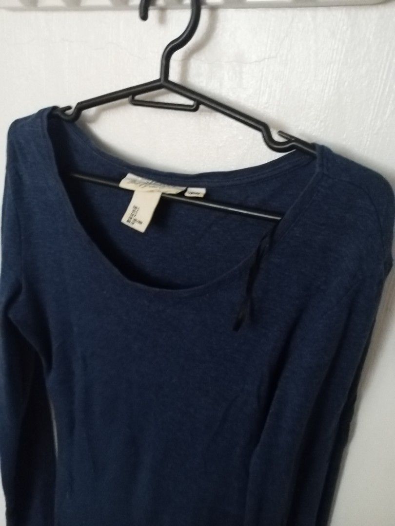 H&M LOGG Navy Blue Long Sleeve Top (Category: Longsleeves) located in Marikina City. Submitted by airapreloved091826 (Listing ID 1462469360, Image 3). Description: - Navy blue long-sleeved top - Brand: H&M LOGG - Design: Simple scoop neck - Comfort: Comfortable for everyday wear - Versatility: Easy to pair with jeans or skirts - Style: Great wardrobe basic.