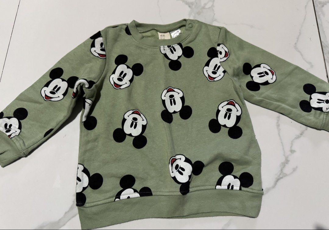H&M Mickey Mouse Sweatshirt 12-18 Months (Category: Longsleeves) located in Pasay City. Submitted by szepter (Listing ID 1462455752, Image 1). Description: - Green H&M sweatshirt - Fun all-over Mickey Mouse print - Long sleeves, crew neck - Size: 12-18 months - Soft and comfy for everyday wear - Ideal for little Disney fans.