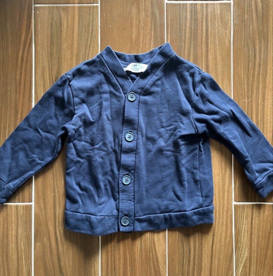 H&M Navy Blue Button Up Cardigan (Category: Coats, Jackets and Outerwear) located in Las Pinas. Submitted by chelcie.sindhy (Listing ID 1462458498, Image 1). Description: - H&M Navy Blue Cardigan - Long sleeves - Button-up front - Soft and comfortable fabric - Perfect for layering - Ideal for cooler weather.
