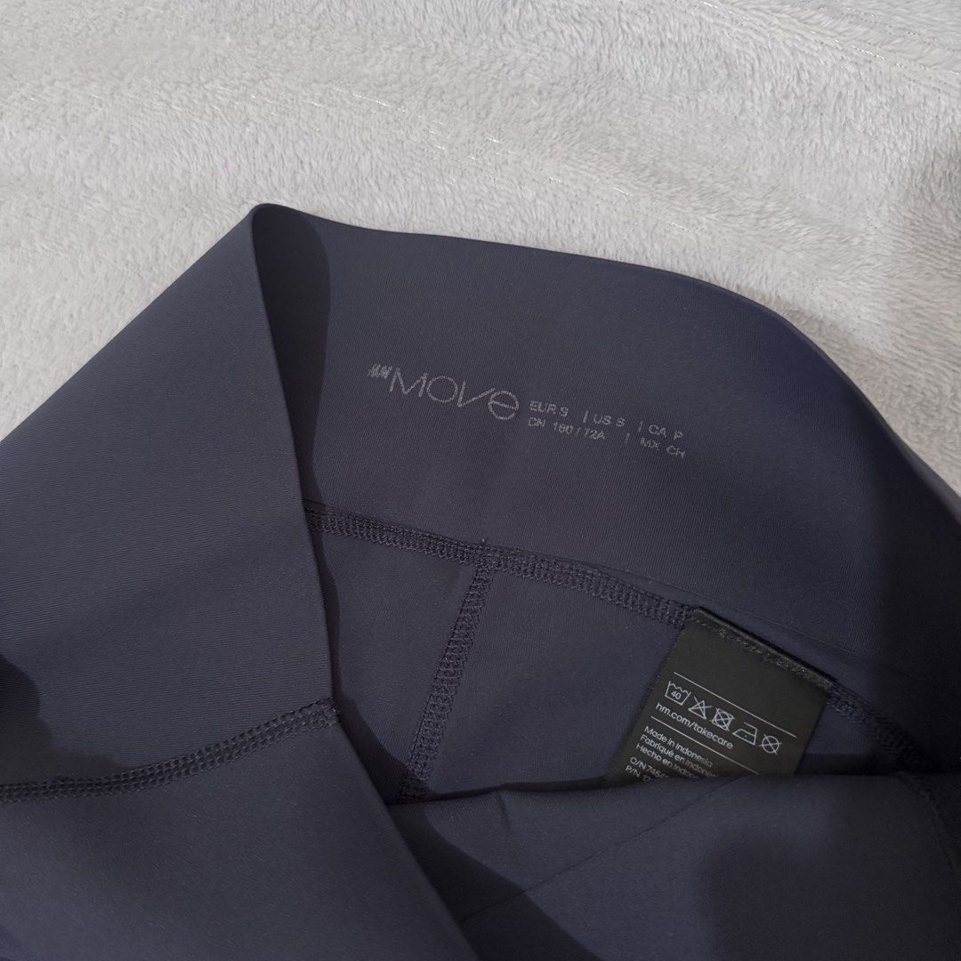 H&M Navy Blue Leggings (Category: Activewear) located in Cainta. Submitted by nicnicbg (Listing ID 1462501492, Image 2). Description: .