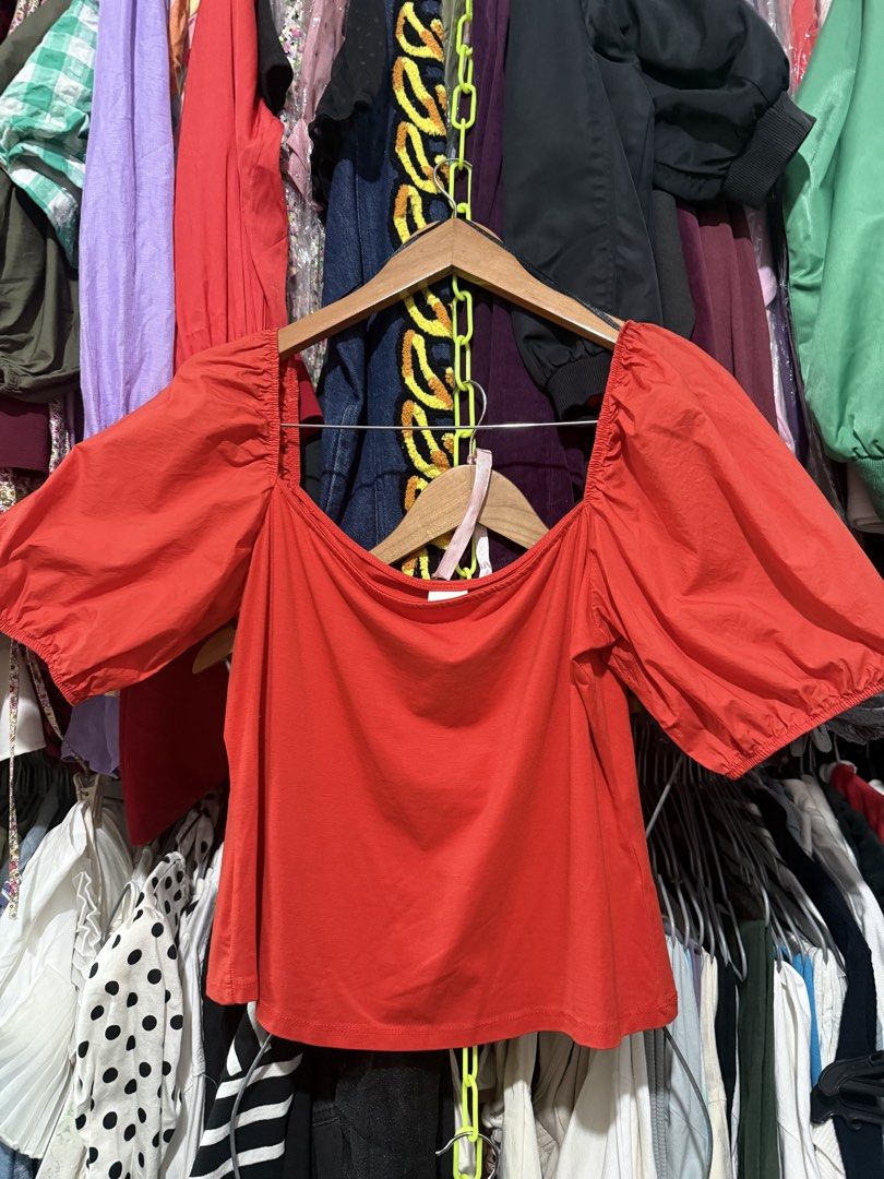 H&M Red Puff Sleeve Square Neck Top (Category: Blouses) located in Antipolo. Submitted by harlowwillow (Listing ID 1462465546, Image 3). Description: NO TO LOW BALLERS Large on Tag W 19” L 20” Viscose Cotton - Cute red top with stylish puff sleeves. - Features a flattering square neckline. - Perfect for dressing up or down. - Easily pairs with jeans or skirts. - Made with comfortable fabric. All sales are Final.