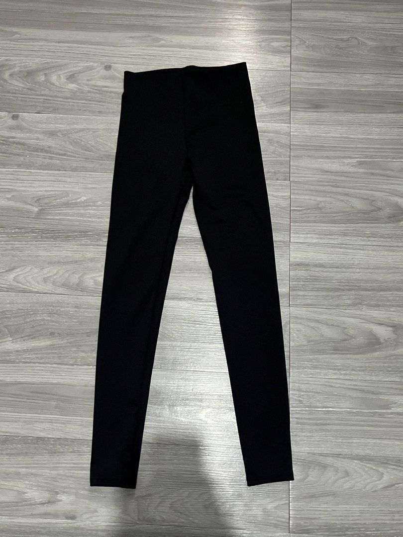 H&M Ribbed Black Leggings Size S (Category: Other Bottoms) located in Quezon City. Submitted by _patwishaa (Listing ID 1462551213, Image 2). Description: - Brand: H&M - Color: Black - Style: Ribbed Leggings - Size: S - Material: 95% Polyester, 5% Elastane - Origin: Made in Turkey 📍Cubao Delivery thru lalamove or j&t Meet Up: Gateway mall / Ali Mall.