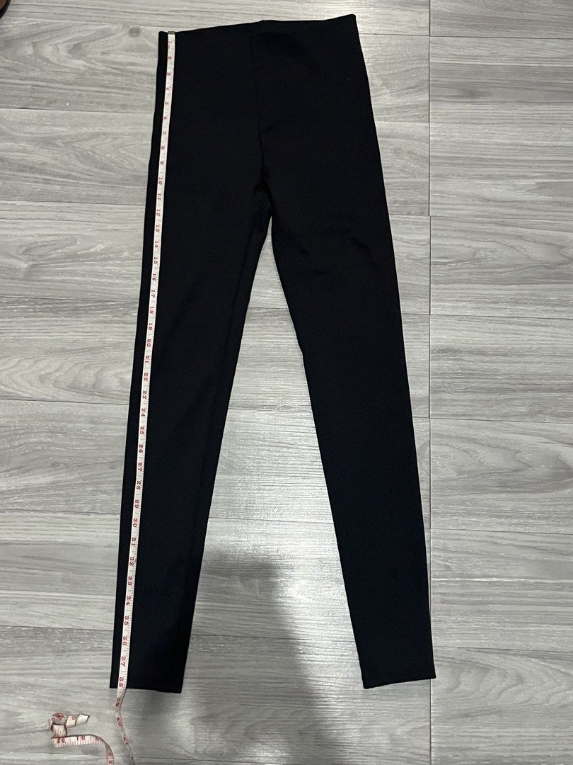 H&M Ribbed Black Leggings Size S (Category: Other Bottoms) located in Quezon City. Submitted by _patwishaa (Listing ID 1462551213, Image 3). Description: - Brand: H&M - Color: Black - Style: Ribbed Leggings - Size: S - Material: 95% Polyester, 5% Elastane - Origin: Made in Turkey 📍Cubao Delivery thru lalamove or j&t Meet Up: Gateway mall / Ali Mall.
