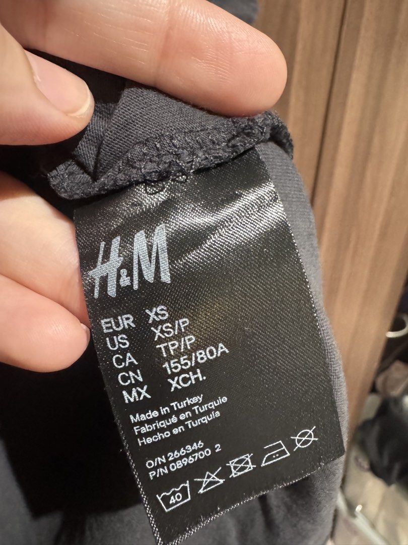 H&M The Rolling Stones gray tshirt (Category: Shirts) located in Valenzuela. Submitted by shop.spark.joy (Listing ID 1462668874, Image 3). Description: L- 20 W- 17 in.