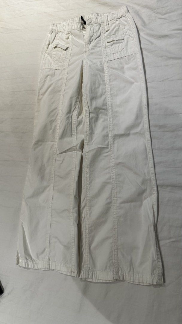 H&M white flared racer pants (Category: Other Bottoms) located in Muntinlupa City. Submitted by champange101 (Listing ID 1462459213, Image 1). Description: Pre loved! Used once only. Size shown in photo No when worn photos Check out my other listings! ✨💗.