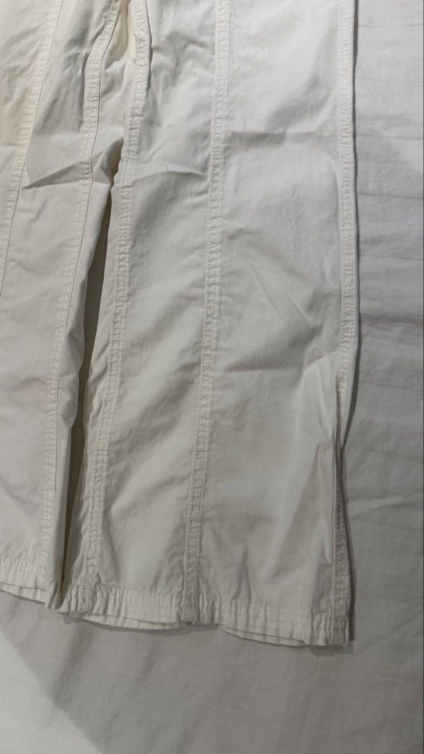 H&M white flared racer pants (Category: Other Bottoms) located in Muntinlupa City. Submitted by champange101 (Listing ID 1462459213, Image 3). Description: Pre loved! Used once only. Size shown in photo No when worn photos Check out my other listings! ✨💗.
