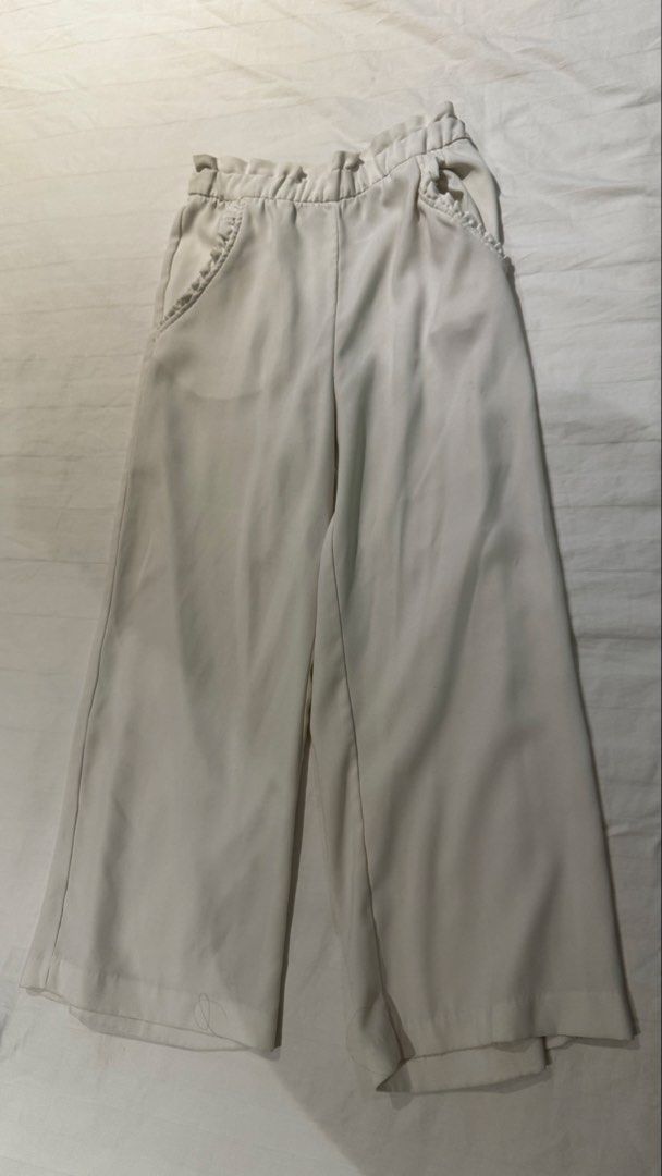 H&M white flowy culottes (garterized) (Category: Other Bottoms) located in Muntinlupa City. Submitted by champange101 (Listing ID 1462465094, Image 1). Description: Pre loved! Size shown in photo No when worn photos Check out my other listings! ✨💗.