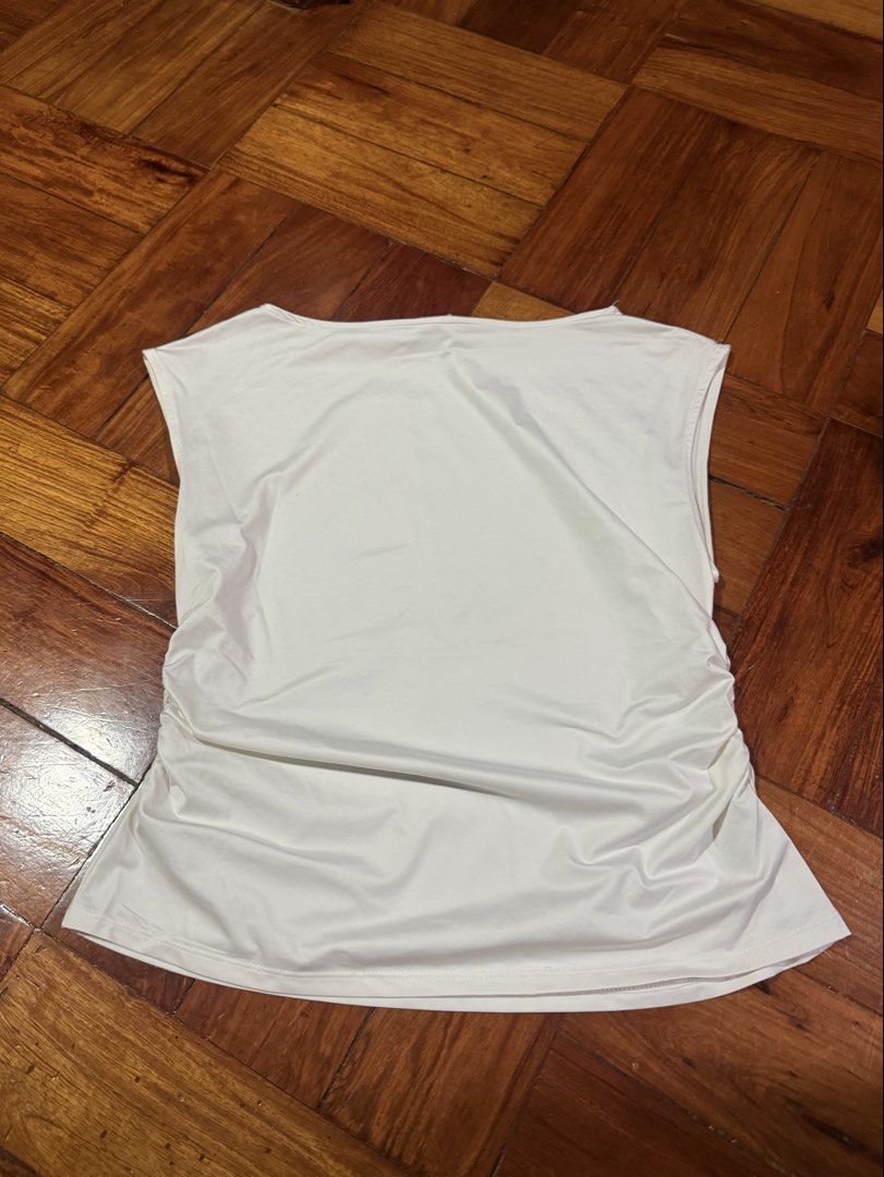 H&M White Sleeveless Top in L (Category: Sleeveless) located in Carmona. Submitted by prelovedbyallia (Listing ID 1462645099, Image 1). Description: H&M White Sleeveless Top • Size: L • Has a slightly fitted waist design but flares out • RFS: just in my closet! too big on me too MOP: BPI, BDO or GCash MOD: J&T or Lalamove Thank you 🩷.