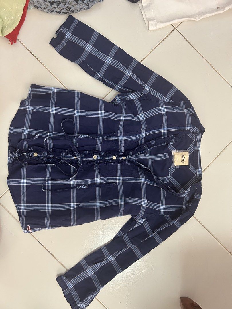 Hollister Plaid Button Down Size S (Category: Longsleeves) located in Manila. Submitted by loutang (Listing ID 1462502191, Image 2). Description: .