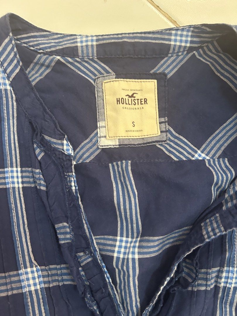 Hollister Plaid Button Down Size S (Category: Longsleeves) located in Manila. Submitted by loutang (Listing ID 1462502191, Image 1). Description: .