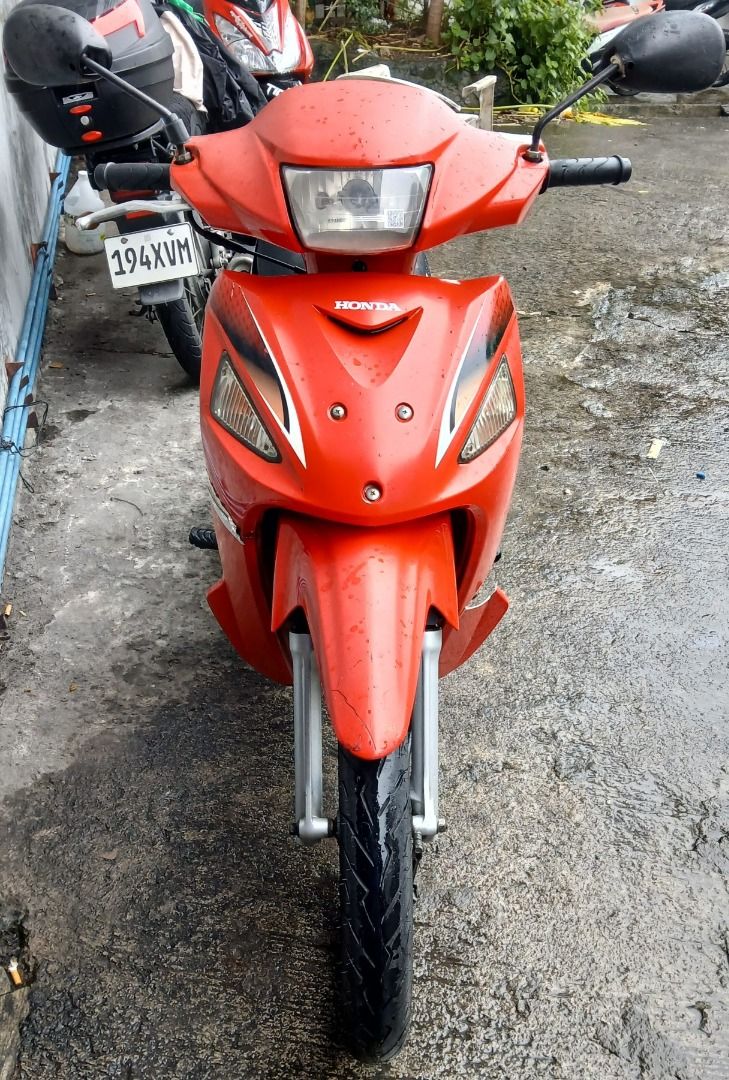 Honda Wave 110R Motorcycle (Category: Motorbikes for Sale) located in Caloocan City. Submitted by false77 (Listing ID 1462457716, Image 1). Description: Honda Wave 110R for sale. Red and black color scheme. Runs well. Good for daily commute. Ready for a new owner. Message me for more details..