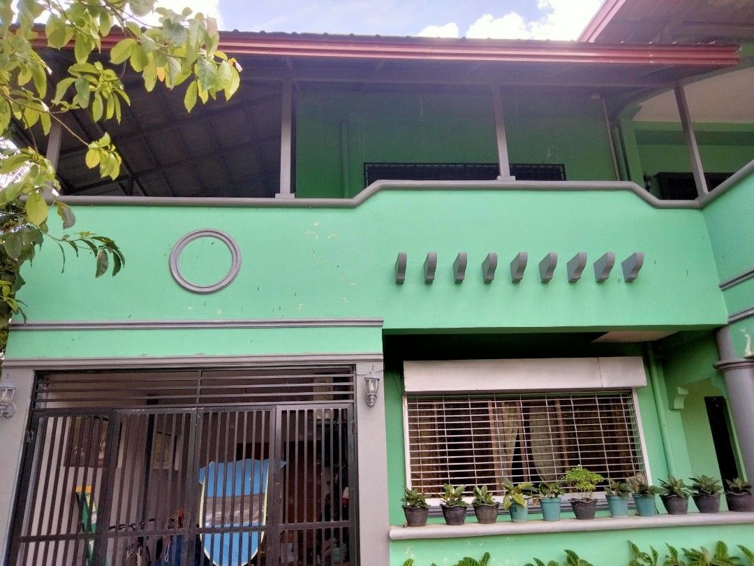 house &lot 4 sale (Category: House & Lot) located in Manila. Submitted by freestorm.cf63a1 (Listing ID 1462619401, Image 3). Description: 4 sale👈 house & lot 816sqm all in kasama n mga gamit titithan nalng clean title updated tax direct seller 👈 # 1st floor - malaking garden at malaking loundry area 3 rooms + 2 rooms for maid, 4 comfort room #2nd floor - 2 big master bedroom 1 room for guest, 2 big comfort room + jacuzzi #3rd floor - solar, wat