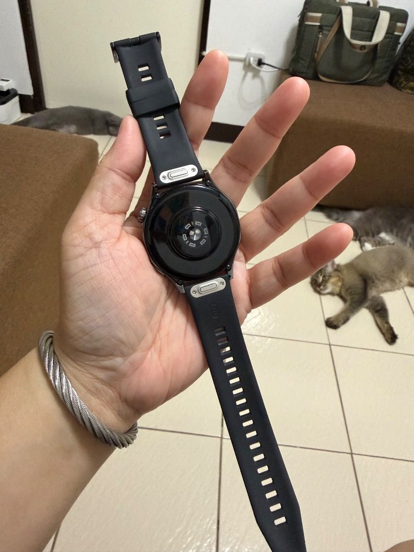 Huawei Watch GT 2 Pro Smartwatch (Category: Wearables & Smart Watches) located in Caloocan City. Submitted by kosmofrance (Listing ID 1462469515, Image 3). Description: - Huawei Watch GT 2 Pro (Black) - Comfortable silicone strap - Bright and clear display - Advanced fitness and heart rate tracking - Exceptional long-lasting battery - Includes original charger.