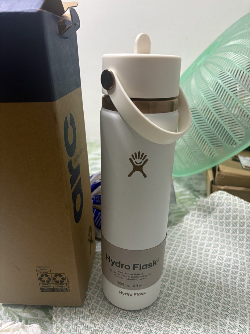Hydroflask 24oz (Category: Water Bottles & Tumblers) located in Quezon City. Submitted by vanirish (Listing ID 1462580479, Image 3). Description: Brand new unused .