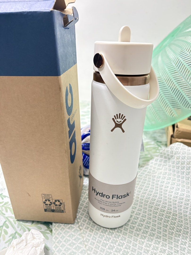 Hydroflask 24oz (Category: Water Bottles & Tumblers) located in Quezon City. Submitted by vanirish (Listing ID 1462580479, Image 2). Description: Brand new unused .