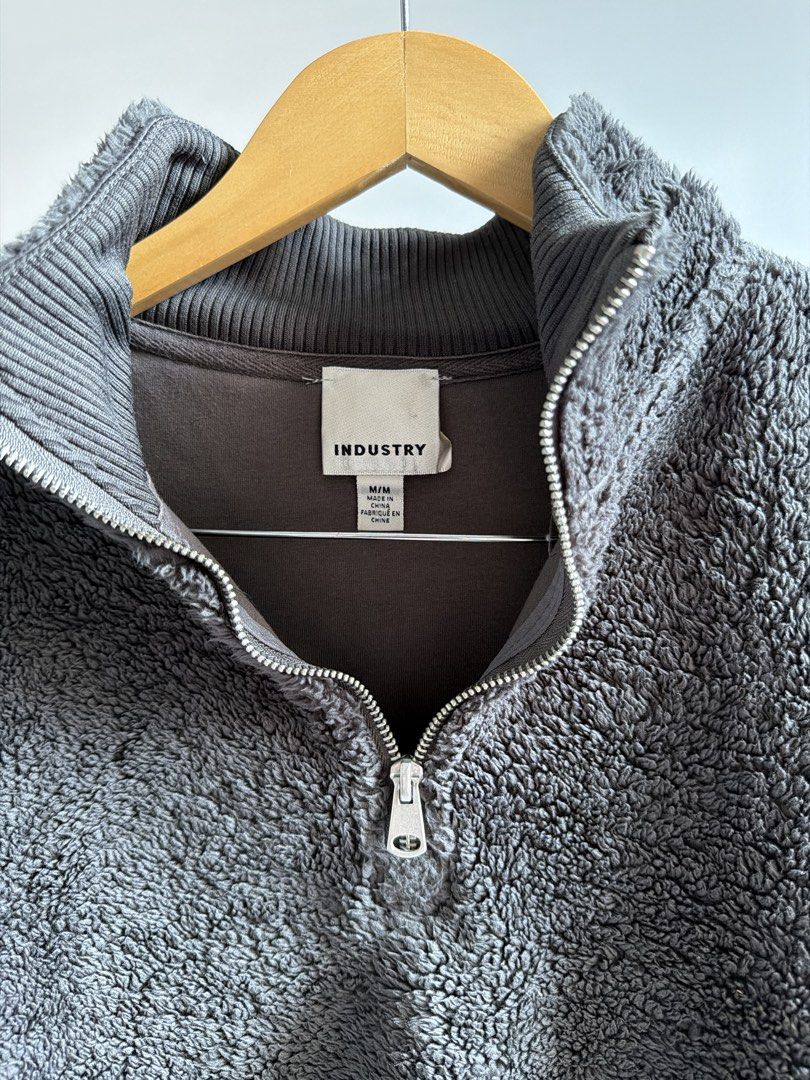 INDUSTRY Fleece Half Zip Pullover (Category: Coats, Jackets and Outerwear) located in Cavite. Submitted by toshiakihabara (Listing ID 1462462176, Image 3). Description: - INDUSTRY brand super soft fleece pullover - Dark green color - Half zip neckline - Ribbed cuffs and hem - Ideal for layering or standalone wear - Cozy and warm.