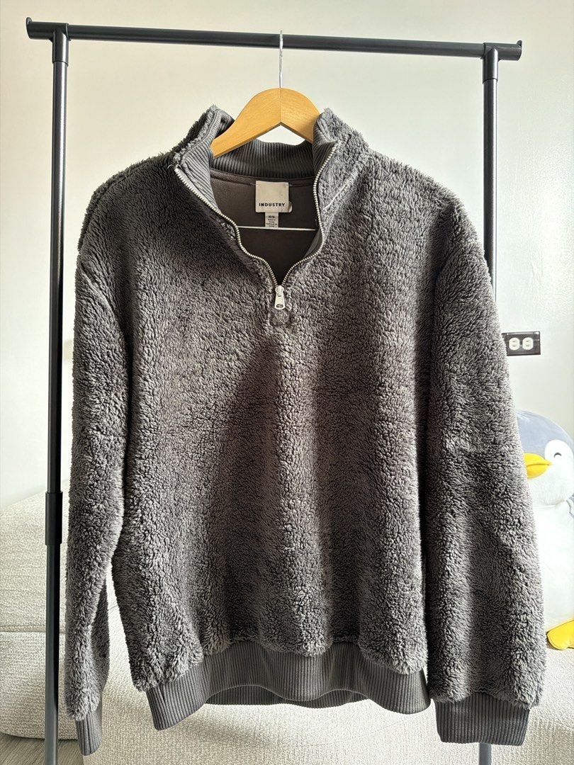 INDUSTRY Fleece Half Zip Pullover (Category: Coats, Jackets and Outerwear) located in Cavite. Submitted by toshiakihabara (Listing ID 1462462176, Image 2). Description: - INDUSTRY brand super soft fleece pullover - Dark green color - Half zip neckline - Ribbed cuffs and hem - Ideal for layering or standalone wear - Cozy and warm.