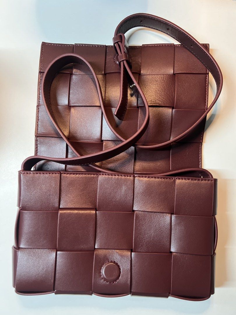 Intrecciato Sling Bag (Category: Luxury Bags & Wallets) located in Paranaque City. Submitted by alphacharlie33 (Listing ID 1462504392, Image 1). Description: Intrecciato leather bag No brand Same quality as BV 4,000 pesos only Lalamove or J&T.