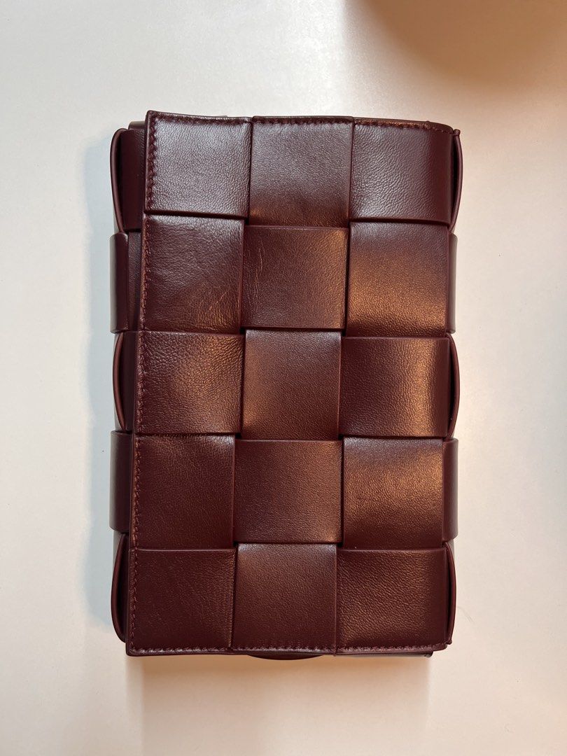 Intrecciato Sling Bag (Category: Luxury Bags & Wallets) located in Paranaque City. Submitted by alphacharlie33 (Listing ID 1462504392, Image 3). Description: Intrecciato leather bag No brand Same quality as BV 4,000 pesos only Lalamove or J&T.