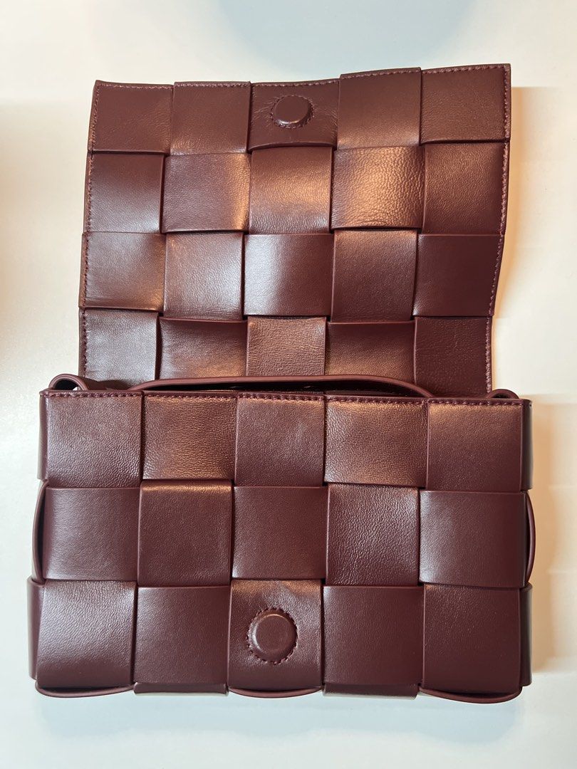 Intrecciato Sling Bag (Category: Luxury Bags & Wallets) located in Paranaque City. Submitted by alphacharlie33 (Listing ID 1462504392, Image 2). Description: Intrecciato leather bag No brand Same quality as BV 4,000 pesos only Lalamove or J&T.