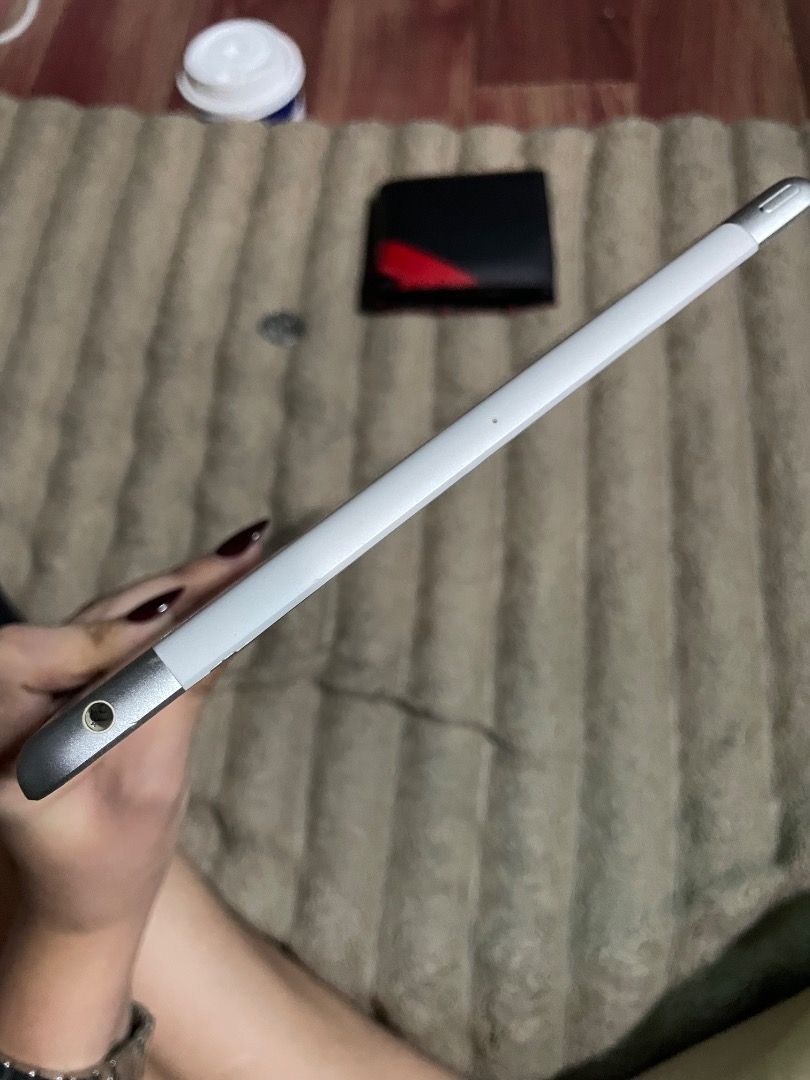 Ipad 8th Gen (Category: iPad) located in Caloocan City. Submitted by swiftrabbit.06c785 (Listing ID 1462604336, Image 3). Description: RUSH RUSH RUSH FOR SALE !! bilhin niyo na pls :(((( iPad 8th Gen 32GB Wi-Fi + Cellular — ₱6,000 (NEGOTIABLE) • 32GB • Wi-Fi + Cellular / with SIM slot • Silver • All functions working • Touch ID working • No issue • Good battery • No cracks on screen • Unit only, no box & charger • With visible signs of use / scra