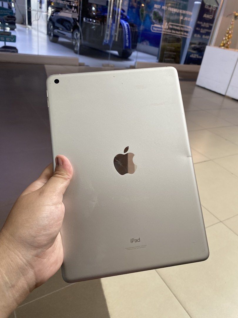 IPAD 9TH GEN 64GB (Category: iPad) located in Kawit. Submitted by zensstuffs (Listing ID 1462570359, Image 1). Description: 9000 open tawad sa sure buyer pwede din swap sa may add IPAD 9TH GEN 64GB Wifi Use Madami ng apps naka download ready to use na Issue: No reset/update , Home button may assistive touch naman.